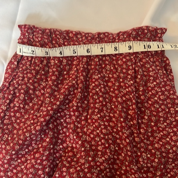 Hollister Abercrombie & Fitch Romper red floral elastic back - Picture 5 of 7